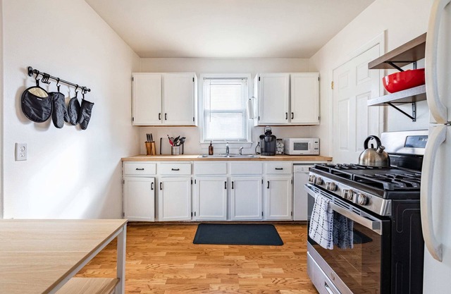 Sunny, Bright, and Spacious Royal Oak Home!