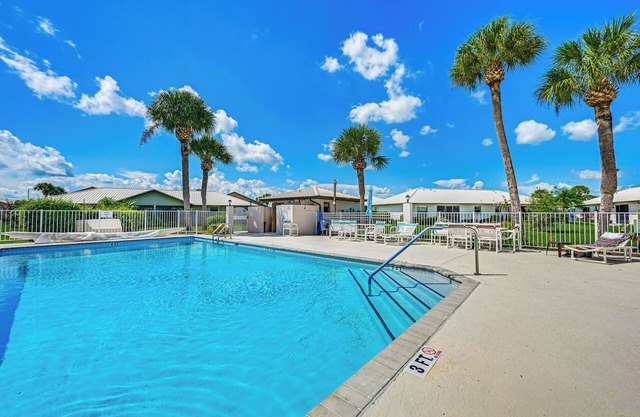 Sunny Canal-View Villa w/ Lanai in Sebring!