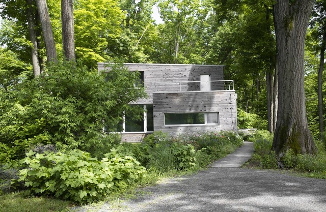 Location d'été Creekside moderne