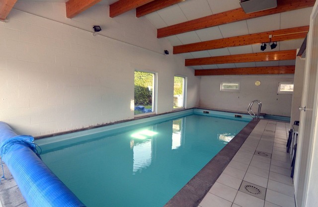 Gîte avec piscine intérieure à Purnode -