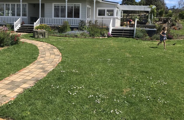 Villa de campagne ensoleillée à 5 minutes de la plage de Muriwai