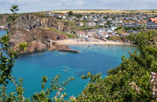 Sunny Cove - a luxury coastal apartment moments from the beach