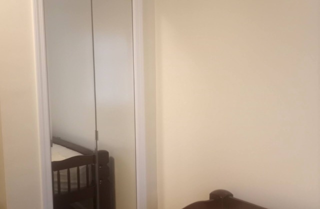 Sunny Cozy 2 bedroom Apt.---Near parks, Zoo, and Museums