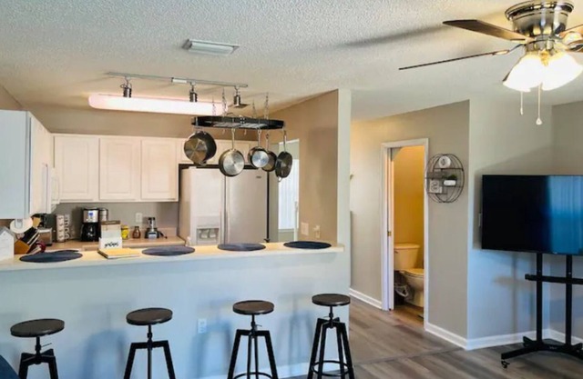 Sunny Daze: Home near Beaches and Air Force Bases