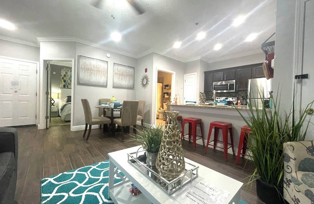 SUNNY DELIGHT! pets ok!UPDATED HEATED POOL VACATION CONDO.