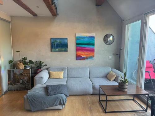 Sunny duplex apartment centrally located
