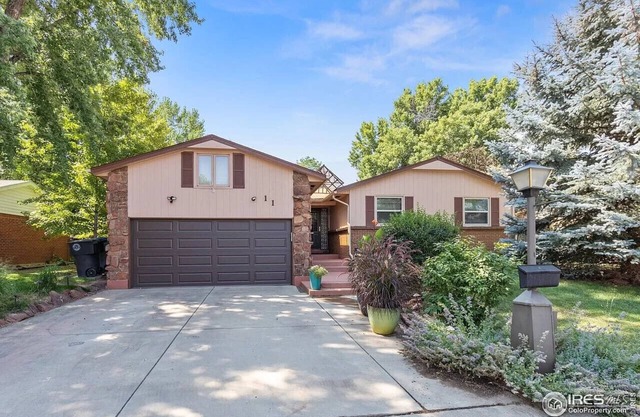 Sunny Family Retreat | HotTub, GameRoom, Backyard