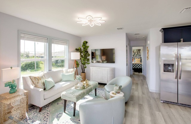 Sunny Fort Myers Home: Golf, Shop & Relax!
