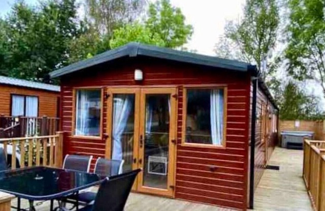 Sunny holiday lodge in Devon - Finlake Resort & Spa