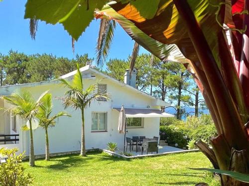 Sunny Home Near the Sea