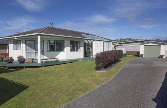 Maison ensoleillée près du terrain de golf et du centre de loisirs