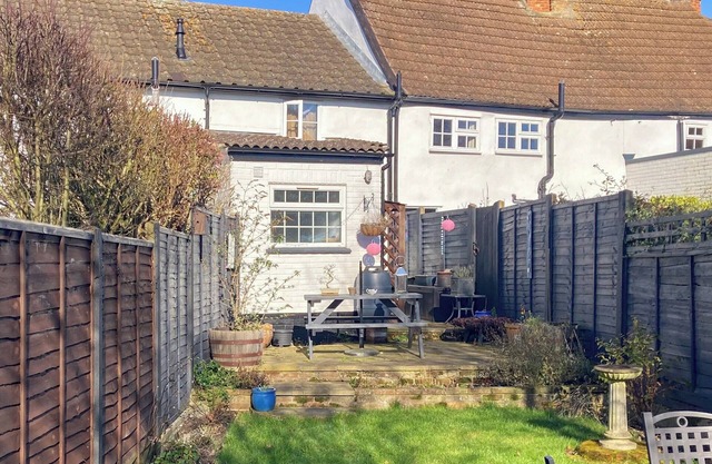 Sunny Meadow Cottage