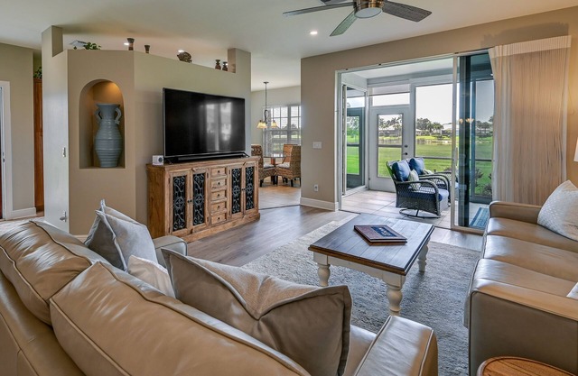 Sunny Naples Townhome w/ Lanai & Pool Access!