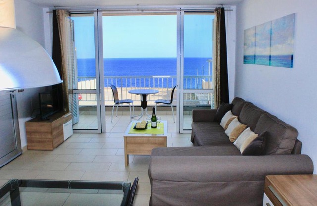 Sunny Ocean View Apartment