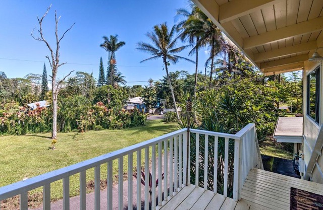 Sunny Pahoa Retreat Snorkel, Hike and Shop!