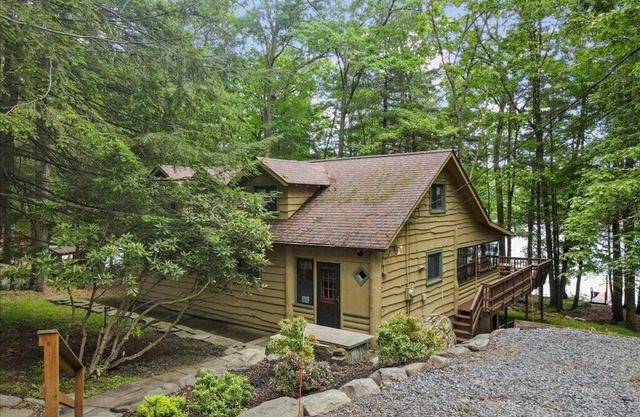 Hawley Lakefront à Sunny Point - 4 couchages chambre 8-10