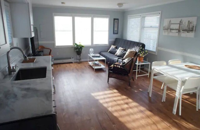 Sunny, quiet 2 BR Home