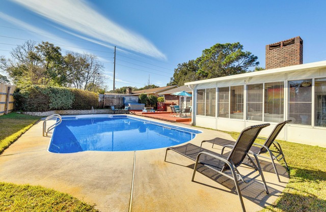 Sunny Retreat w/ Hot Tub in Fort Walton Beach!
