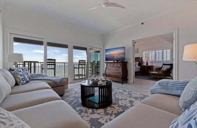 Sunny Retreat on Pristine Beach - Redington Shores