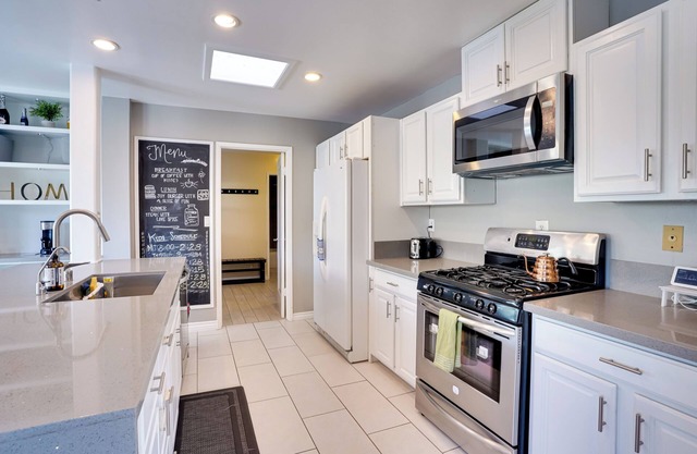 Sunny Santa Ana Rental Home Near Disneyland!