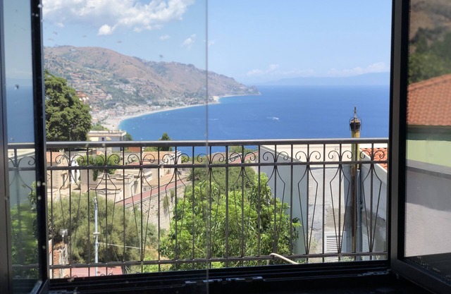 Sunny Sicilian Modern Apartment with Sea Views