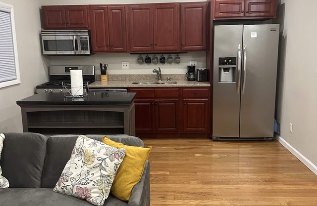 Sunny Spacious - 2 bedroom, 2nd Floor Apartment