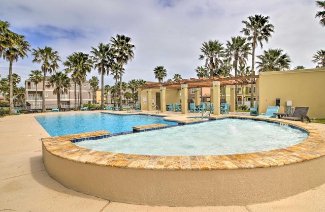Sunny SPI Las Villas Condo with Resort Amenities!