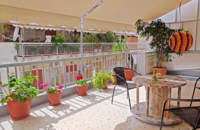 Ensoleillé, apt élégant près du centre d'Athènes!