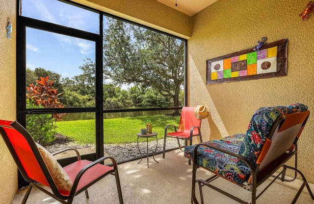 Sunny SW Florida Townhome Your Perfect Getaway!