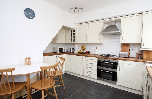 ☀ Sunny, Victorian 2BR Townhouse ☀ Oxford | Pass the Keys
