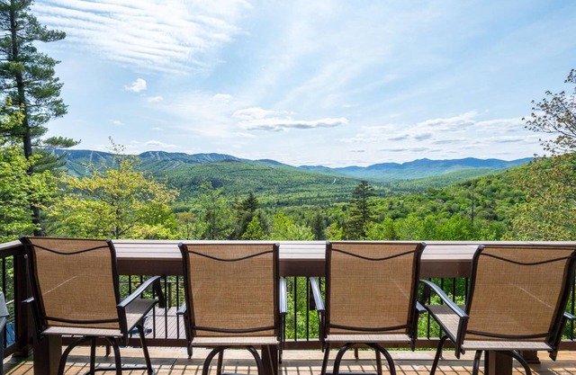 Sunny View Chalet- Minutes to Sunday River- Awesome Mountain Views!