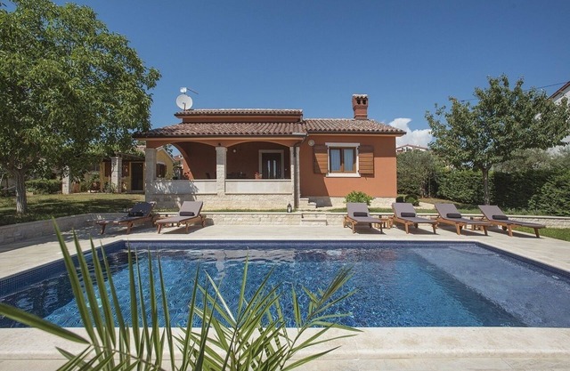 Villa ensoleillée à 500 mètres de la plage avec piscine privée