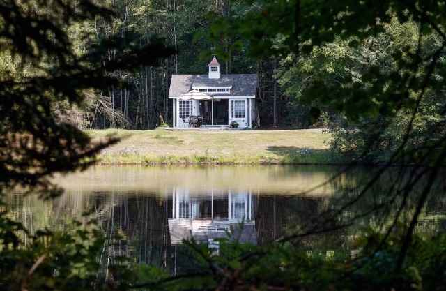 Sunny Tiny House on Private Pond