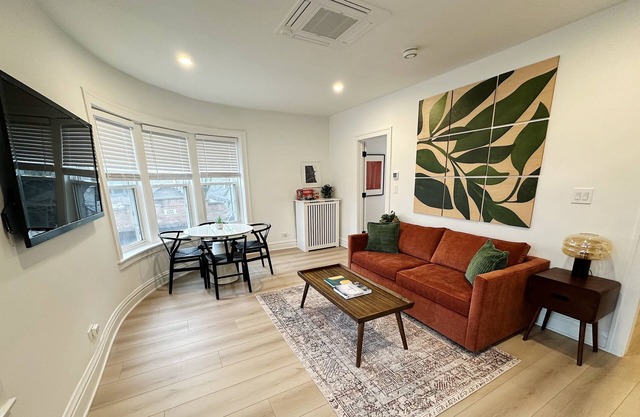 Sunny Work From Home Apt: Near Northwestern-Chicago-Beaches-Loyola