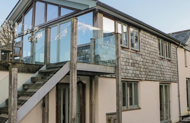 SUNNYBANK, pet friendly, country holiday cottage in Dittisham