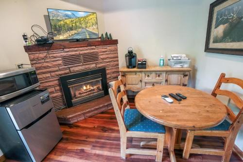 Sunnyside Knoll- 10 studio