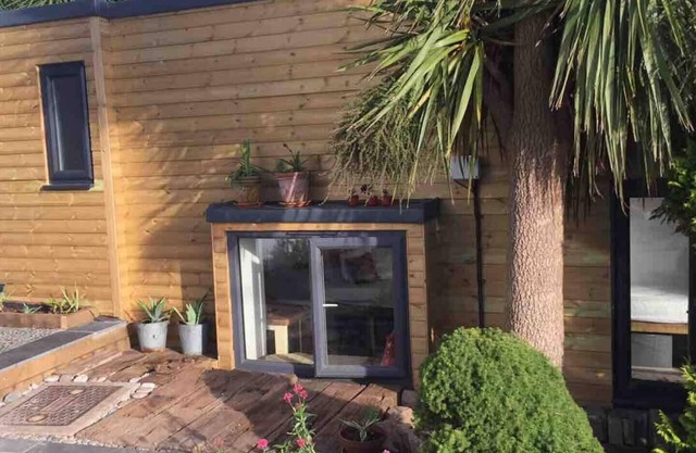 Sunnyview 5-Bed House in Kingsbridge with parking