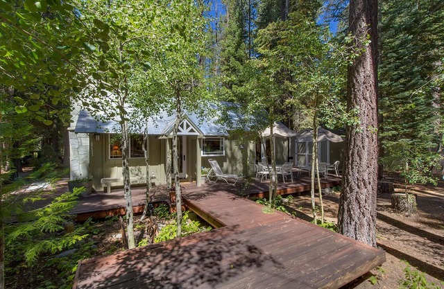 Sunnywood: 1 BR, 1 BA Cabin / Bungalow à Tahoma, pour 4 personnes