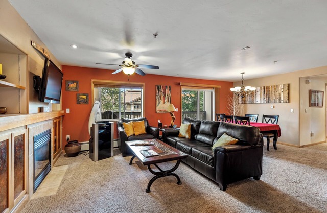 Spacious Condo~Near Skiing~Winter Shuttle