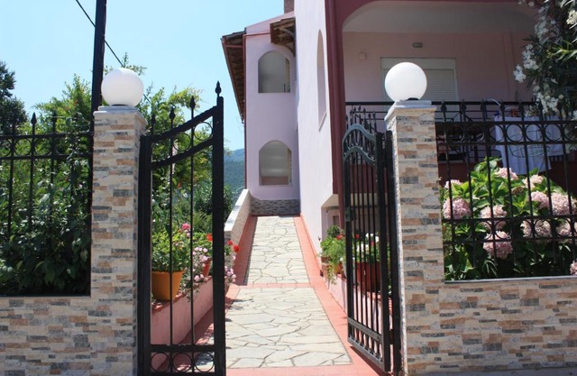 Sunray Studios Stavros