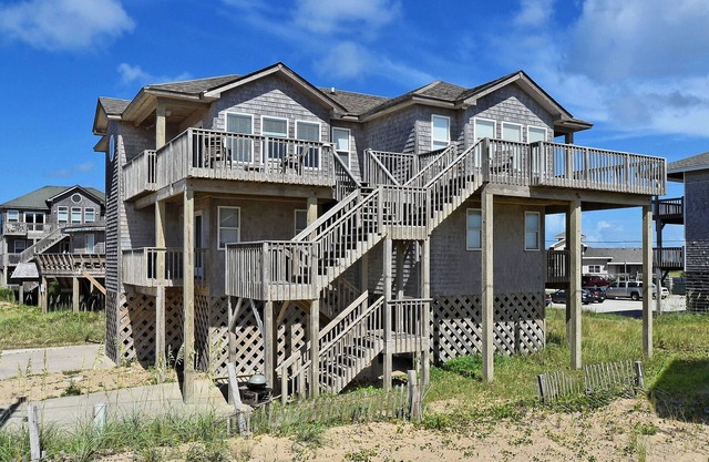 Sunrise Cottage- Excellent Ocean Views- Steps to Beach- Community Pool