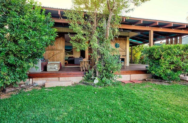 Sunrise Cottage - Unique and eclectic cottage perfect for a couples retreat
