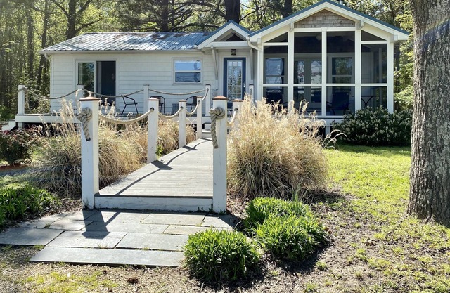 Sunrise Cottage with stunning views of the Chesapeake Bay