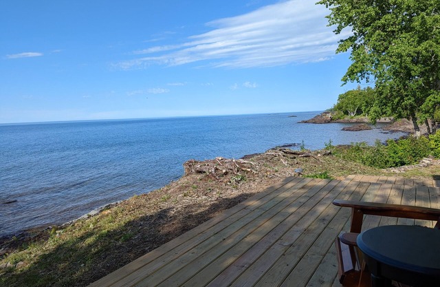Sunrise Cove Cottage-Spring Awaits at Sunrise Cove – Your Cottage Getaway on Lake Superior