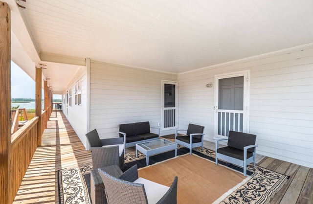 Sunrise | Covered Porch + Walk to the Beach!