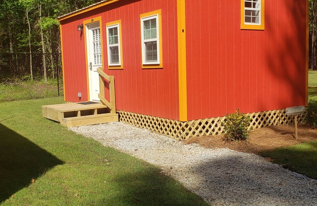 Sunrise Cozy Tiny House. 15 minutes from Auburn University, Bucee's & Walmart