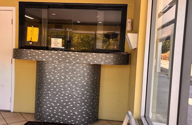 Economy Inn and Suites