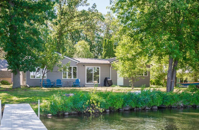 Sunrise Lodge, Steps to the lake, Views Galore with this Lake Home on Cedar Lake
