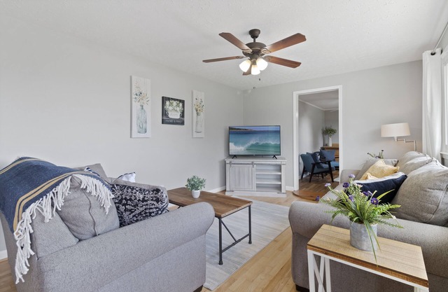 Sunrise@Sunset- 4BR/2BA home, with gameroom, large backyard & covered back porch