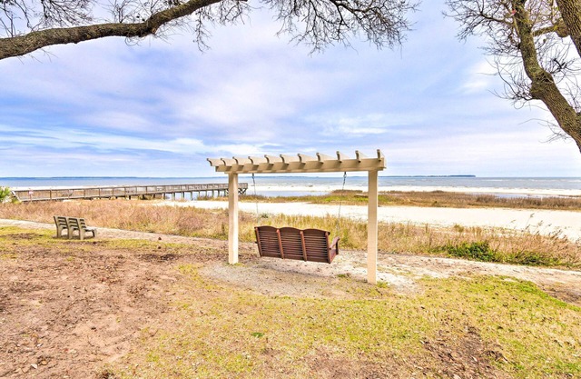 Sunroom + Beach Access: Hilton Head Condo